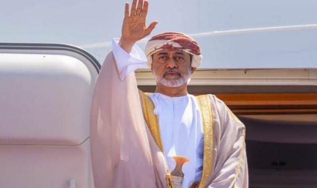 سلطان عمان يغادر الكويت بعد زيارة رسمية استغرقت يومين
