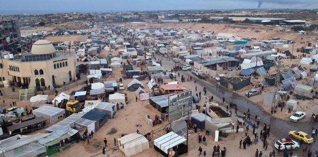 إعلام إسرائيلي: دبابات الاحتلال تتوغل داخل رفح الفلسطينية.. وأنباء عن فرار 450 ألف شخص