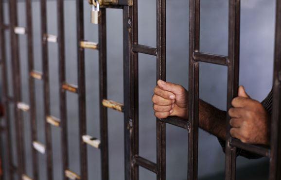 ترحيل هارب من 160 سنة سجن لمصلحة الحماية المجتمعية لاتخاذ الإجراءات القانونية