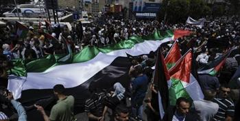   انطلاق مسيرة في رام الله بالضفة الغربية إحياء للذكرى الـ76 للنكبة
