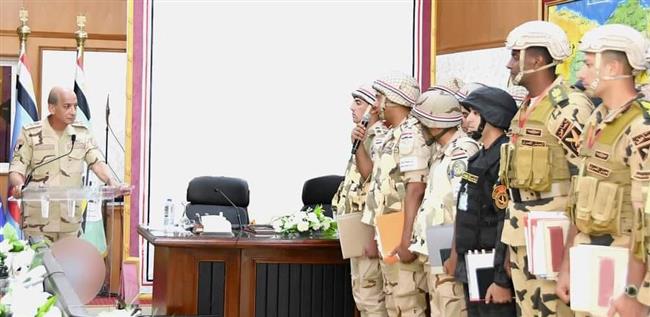 وزير الدفاع يشهد المرحلة الرئيسية لمشروع مراكز القيادة