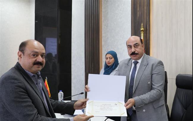 محافظ أسوان يكرم فريق عمل مركز نظم المعلومات والتحول الرقمي