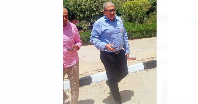رئيس حي شرق مدينة نصر يتابع استخراج تراخيص المحال 