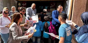   حزب حُماة الوطن بالإسكندرية يوزع الهدايا على تلاميذ المدارس 