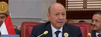 رئيس المجلس الرئاسي اليمني: التضامن العربي خيار مثالي لمواجهة قوى الاحتلال