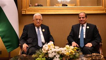   الرئيس السيسي يلتقي نظيره الفلسطيني على هامش أعمال القمة العربية بالبحرين
