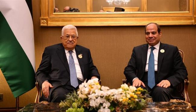الرئيس السيسي يلتقي نظيره الفلسطيني على هامش أعمال القمة العربية بالبحرين