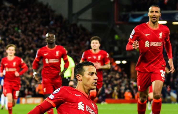 الدوري الإنجليزي .. ليفربول يُعلن رحيل الثنائي ألكانتارا وماتيب نهاية الموسم