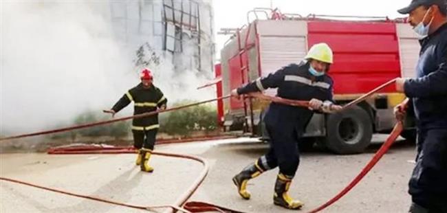 المعمل الجنائى يعاين مكان حريق مصنع مراتب بالمريوطية