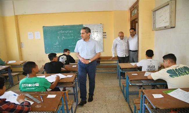محافظ الغربية يتفقد انطلاق امتحانات الشهادة الإعدادية بمدارس السنطة