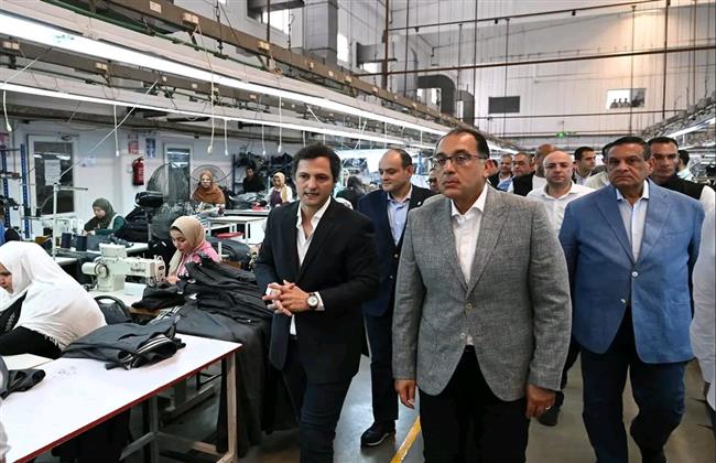 خلال زيارته لـ بني سويف .. رئيس الوزراء يتفقد مصنع "إيميسا دينيم" للملابس الجاهزة