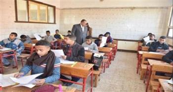 9192 طالب وطالبة يؤدون امتحانات الشهادة الإعدادية أمام 50 لجنة بمدارس نجع حمادي