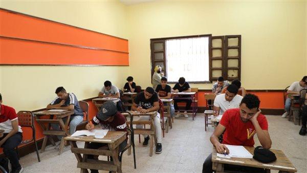 بدء امتحان مادة اللغة العربية لطلاب الشهادة الإعدادية بالجيزة