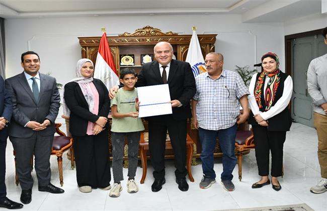 محافظ قنا يكرم الفائزين في مسابقات المنتدى الأفروآسيوي الرابع للابتكار والتكنولوجيا
