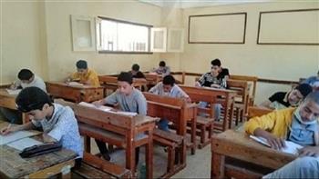   طلاب الشهادة الإعدادية يؤدون اليوم امتحانات الجبر والكمبيوتر في الجيزة