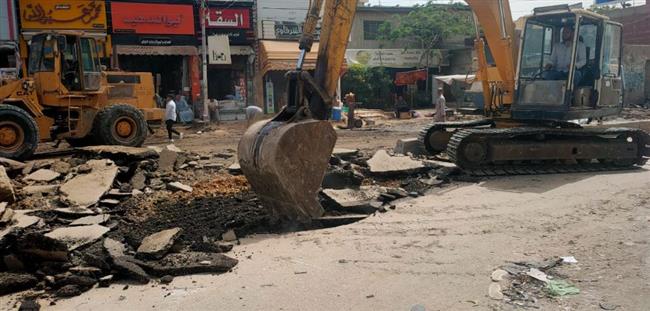 محافظ الغربية يتابع رصف شارع عمر زعفان ببسيون 