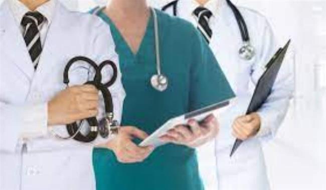 انخفاض أعداد الخريجين والهجرة طعنات في العمود الفقري للقطاع الصحي