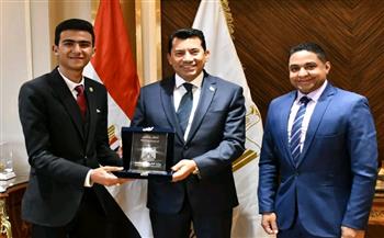   تكريم الشاب عمرو محمد لحصوله على المركز الثاني عالميًا في الطاقة المتجددة