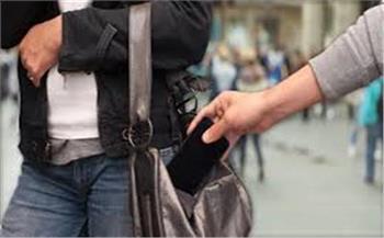 مباحث القاهرة تضبط عاطلا تخصص في سرقة الهواتف المحمولة