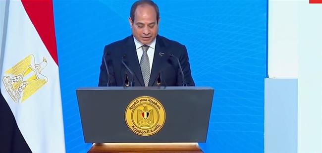 الرئيس السيسي لعمال مصر : تحية إجلال وتقدير لكل يد تصنع حياة كريمة