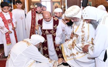   البابا تواضروس يصلي لقان وقداس "خميس العهد" في دير مارمينا بمريوط