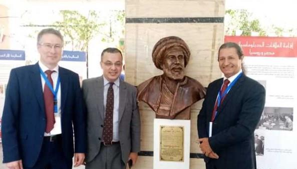 إزاحة الستار عن تمثالي "رفاعة الطهطاوي" و"محمد عياد الطنطاوي" بكلية الألسن
