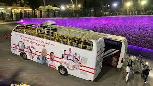 أتوبيس الزمالك المكشوف يطوف شوارع القاهرة قبل وصوله النادى للاحتفال مع الجماهير