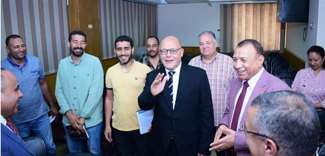 رئيس جامعة سوهاج يتفقد أولي المحاضرات النظرية بكلية الدراسات العليا والبحوث البيئية