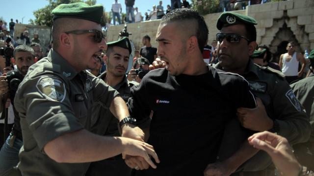 إسرائيل.. متظاهرون يغلقون شارعا يؤدي إلى الكنيست