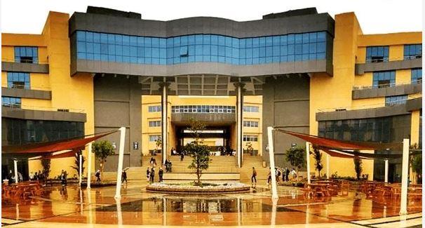 جامعة بدر تكرم رئيس بعثة الاتحاد الأوروبي لجهوده في دعم التعاون المشترك