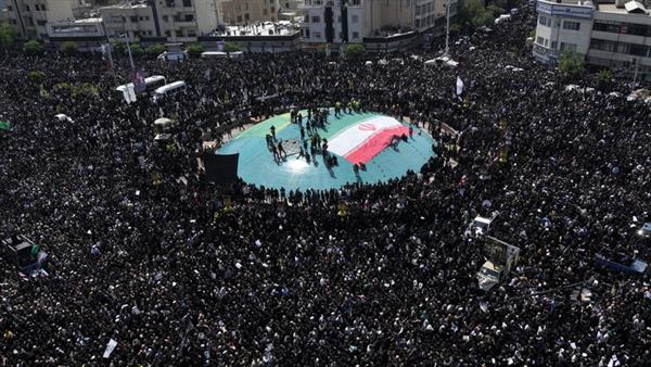 من حضر ومن مثّل الزعماء العرب في وداع الرئيس الإيراني إلى مثواه الأخير؟