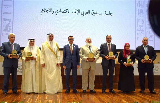 "الإسكان" تتسلم جائزة أفضل مشروع تنموي لعام 2023