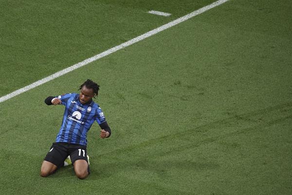 لوكمان أول أفريقي يسجل هدفين في نهائي أوروبي