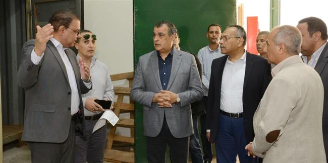 وزير الإنتاج الحربي يجرى جولة تفقدية مفاجئة لشركة بنها للصناعات الإلكترونية 