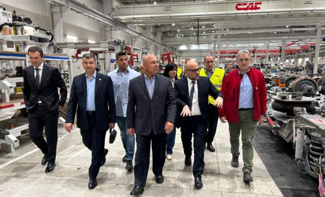 وزير النقل يزور مصانع شركة كاف الإسبانية في مدينتي بيازين وتيراناسا