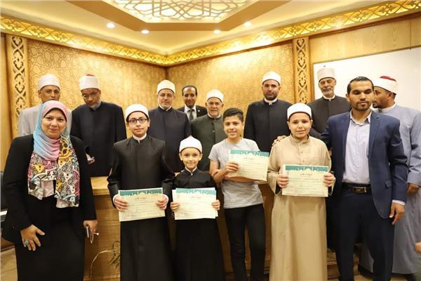 في مسابقة "سفراء الذكر".. وكيل قطاع المعاهد الأزهرية يكرم حفظة القرآن الكريم بالإسكندرية 