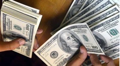 صدمة جديدة لتجار الدولار بالسوق السوداء