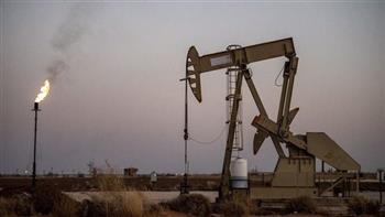   أسعار النفط تتكبد خسائر أسبوعية وسط وفرة الإمدادات