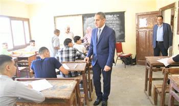 محافظ الغربية يتفقد لجان امتحانات الدبلومات الفنية بمدارس العاصمة