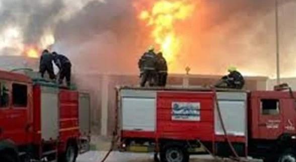 مصرع عامل وإصابة 3 آخرين إثر حريق داخل مصنع فى الصف