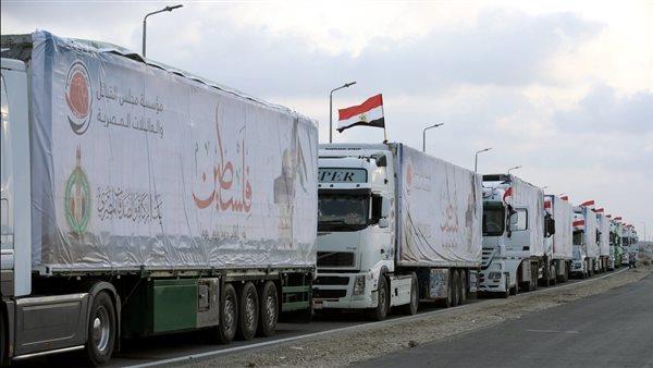 200 شاحنة من المساعدات تنطلق من أمام معبر رفح تمهيدا للدخول إلى غزة 