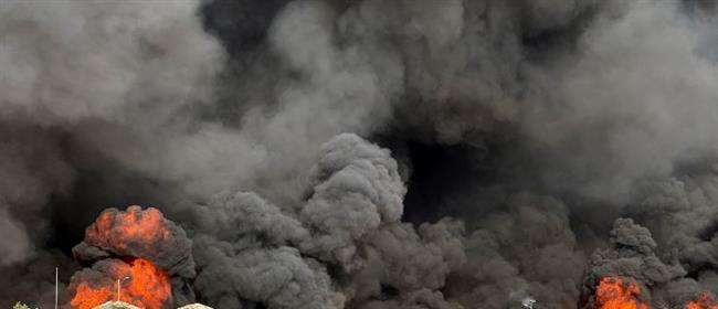 اندلاع حريق في مستوطنة بني براك قرب تل أبيب بعد استهدافها بصواريخ أطلقت من غزة