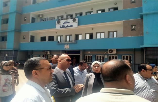 "بدران" يجري جولة تفقدية لـ مستشفى الصدر ومكتب صحة قنا