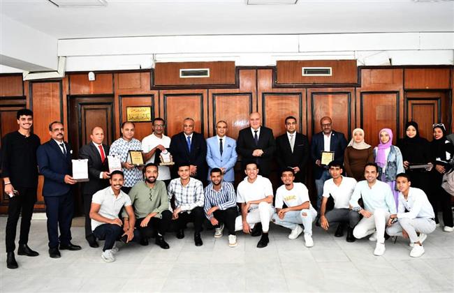 "الداودي" يكرم الفائزين بمهرجان "ابداع مراكز الشباب" بمديرية الشباب والرياضة