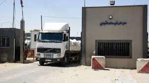 مراسلنا: دخول 123 شاحنة مساعدات إلى قطاع غزة من معبر كرم أبوسالم
