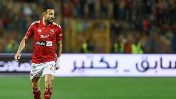 طبيب الأهلي يطمأن على البرنامج التأهيلي لـ علي معلول