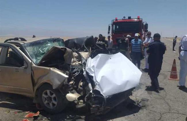 إصابة 8 أشخاص إثر حادث تصادم سيارتين بطريق الواحات الصحراوى