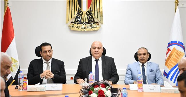 الداودى يترأس أول اجتماع مجلس إدارة لمركز شبكات مرافق قنا