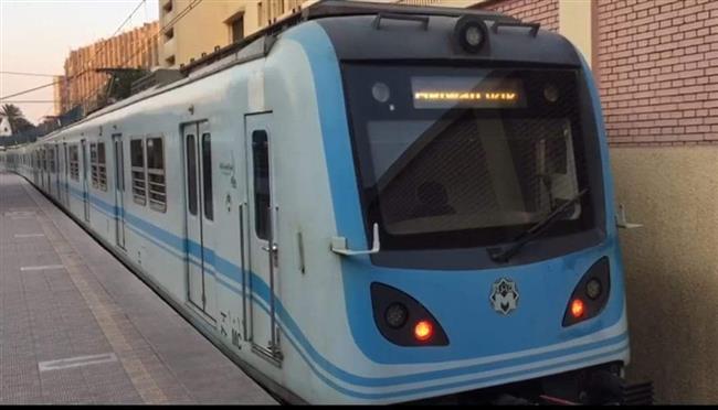 بسبب سقوط لوحة إعلانات.. عطل مفاجئ بـ محطة مترو غمرة اتجاه حلوان