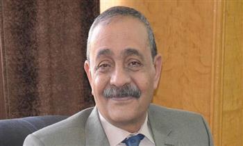 محافظ الإسماعيلية يسلم تأشيرات الحج وتذاكر السفر لحجاج الجمعيات الأهلية